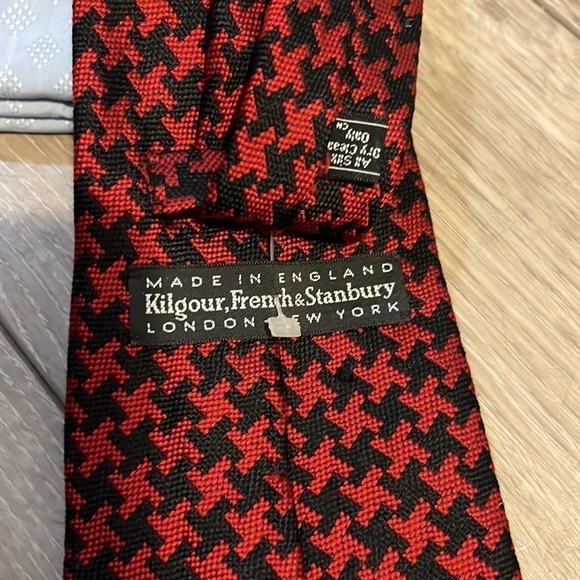 KILGOUR, FRENCH, & STANBURY Men's Neck Tie Printed Red Black England Silk - Picture 7 of 8